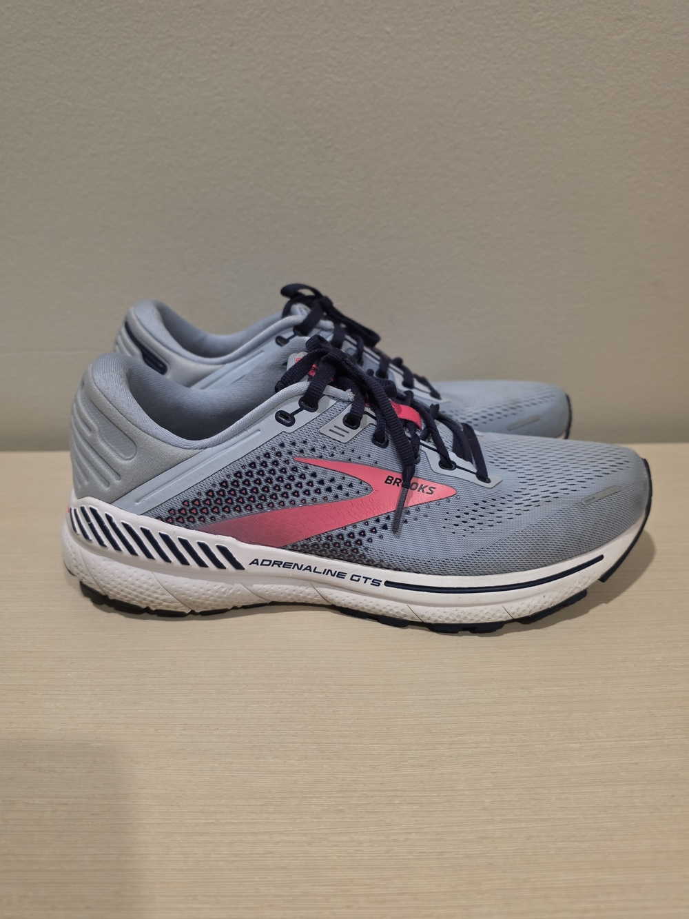 Brooks Women’s Adrenaline GTS 22 Running Shoes Grey Pink 11 - Picture 3 of 8